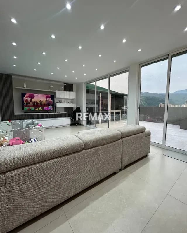 EN VENTA PH Dúplex EN LA URB, EL BOSQUE