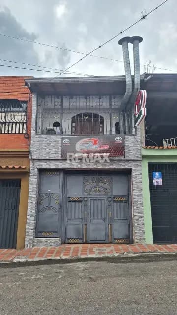 En venta casa doble propósito Táriba carrera 5, diagonal a Cata