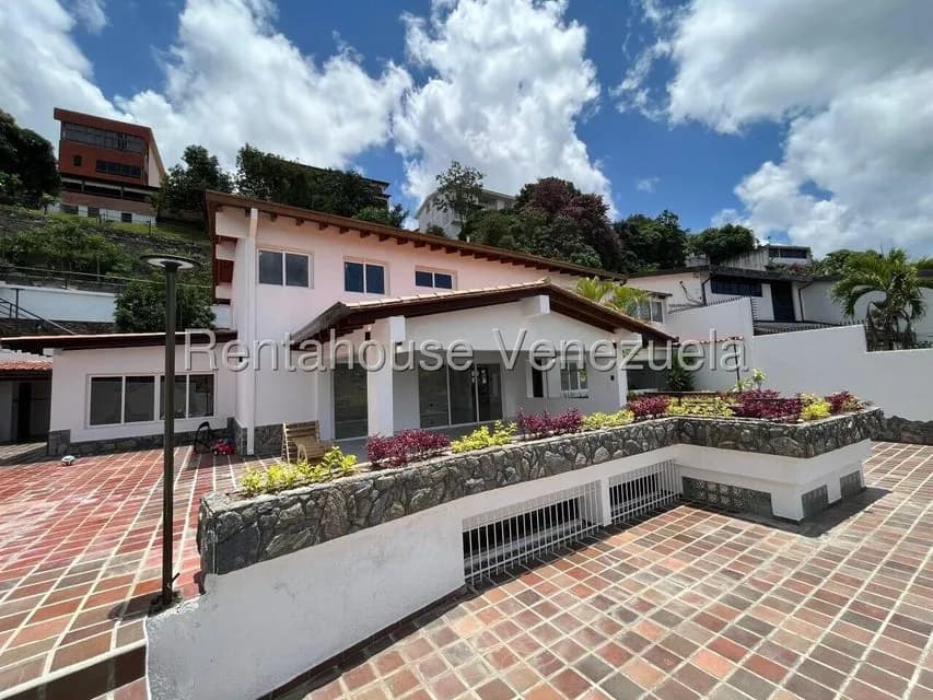 Casa (Duplex) en Venta en Cumbres de Curumo, Distrito Metropolitano