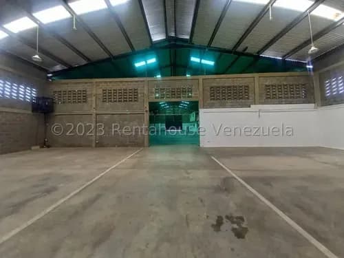 Bray Montoya Ofrece En Venta Galpón En Conjunto De Varios Galpones En Zona Industrial 2 Barquisimeto, Vigilancia Y Portón Privado 2#3#2#9#7#9