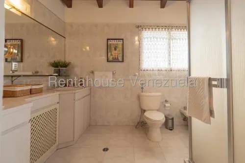 Estupenda Casa Muy Bien Mantenida De Tres Niveles Macaracuay Yf