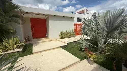 Casa Con Todas Las Características En Altos De Guataparo Valencia Carabobo, Julian Acosta 158.