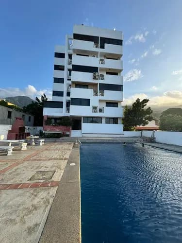Apartamento Acogedor Recién Remodelado Con Hermoso Balcón Con Bonita Vista Al Mar, Aire Central, Áreas De Piscina Siempre Operativa.