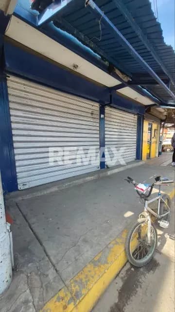 Se alquila local comercial en los plataneros