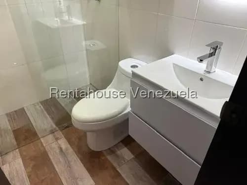 Venta Casa Totalmente Remodelada Y Nueva Con Estilo Minimalista En La Avenida Ribereña Cabudare,lara Mehilyn Perez