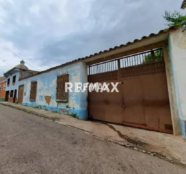 En Venta terreno con Casa Carrera 4, San Martín,