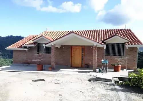 Acogedora Casita Rústica En Sector De Montaña, Con 3 Niveles: El Social, Dormitorios Y Juegos (por Concluir) Con 3 H, 3 B, 3 E, Final Calle Las Rosas, Urb. Colinas De Corralito, Munic. El Hatillo