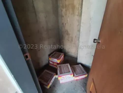 Venrta Oficina De 92 M2 En Obra Gris Con Ubicación Estratégica En El Este Barquisimeto,lara Rc