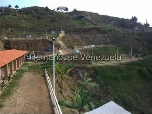 Parque Caiza !! Venta Finca Ecuestre, Con 9 Puestos Para Caballos Sobre Fabuloso Terreno 9.000 Mts2 Con Todos Los Servicios. Vista Total Al Ávila. Máxima Seguridad !!