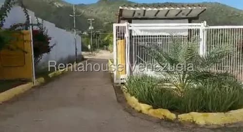 Amplio Terreno De 1500m2 Ubicado En La Urbanizacion Guacuco Country Club, Ideal Para Desarrollar El Proyecto Turistico O Residencial Que Sonaste. Cuenta Con Servicios Públicos Y Agua Permanente. Mas