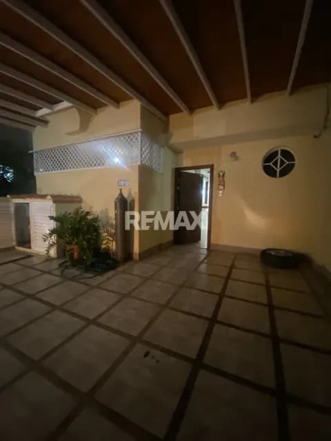EN VENTA CASA TIPO TOWNHOUSE EN URB. VILLA COLONIAL