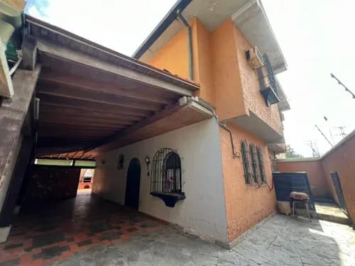 Oportunidad Casa Comercial Con Excelente Ubicación Av Bolivar Norte De Valencia (ke)