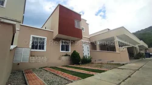Bella Casa De 2 Niv. Con Amplias Áreas Recreativas Con Piscina Y Mas En Venta Ciudad Roca Barquisimeto Lara, Venezuela/ José López/ # Cod. 25-4924 / 3 D/4 B/ 180 M2