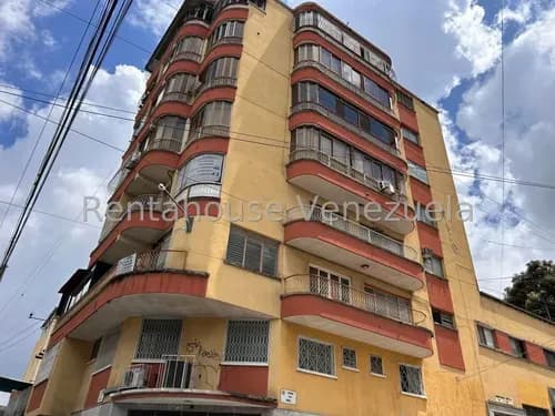 Excelente Oficina En Venta Muy Cerca De La Plaza Bolívar, No Dejes Pasar La Oportunidad! Belkis 25-6943