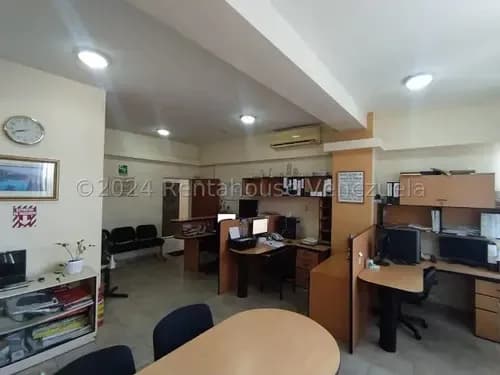 Sara Pastran Vende Oficina En Centro Empresarial En El Centro De Barquisimeto, Piso Bajo Oportunidad Código 25-4173 Sps