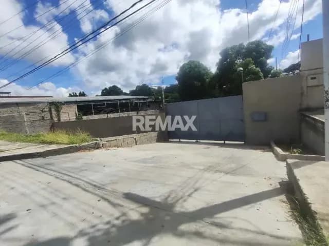 ALQUILER DE CASA CON TERRENO