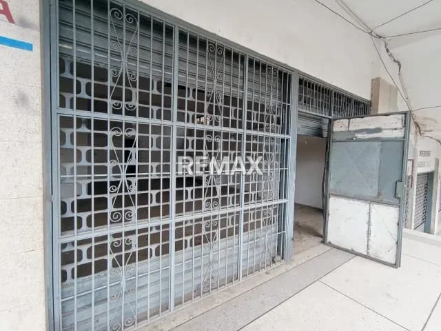 LOCAL COMERCIAL EN ALQUILER CONJ. RES. COM. ARAGUANEY