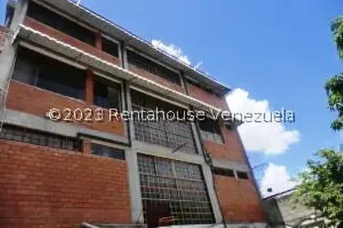 Local Comercial Guarenas Centro - 210m2 - Alto Tráfico - Cod. Rah 23-33935 - $2.000