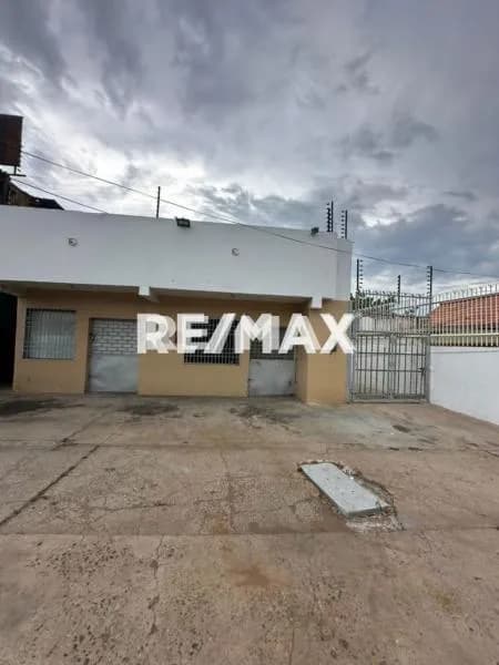 Local Comercial en alquiler Av. La Limpia con Av universidad