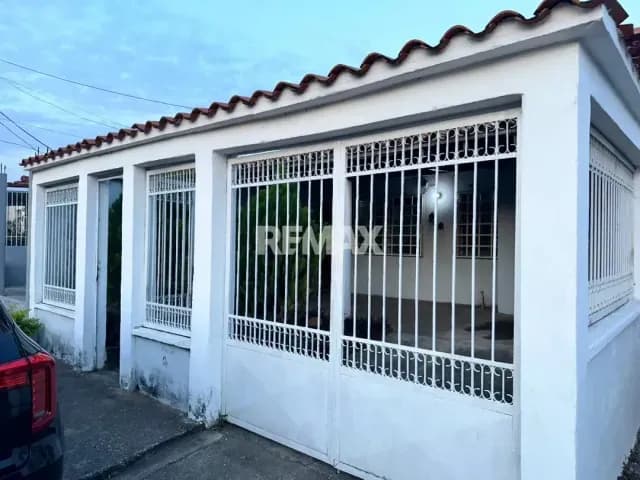 VENDO CASA EN ALTOS DE CAMORUCO I