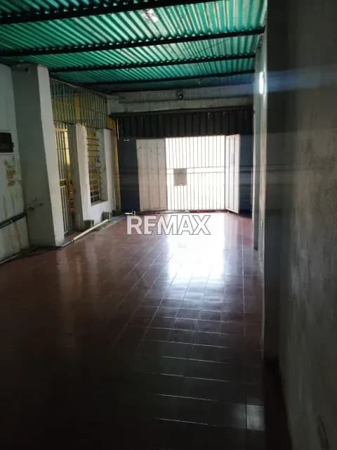 Amplia casa en venta con local en el Sector Sabanita-Yaritagua
