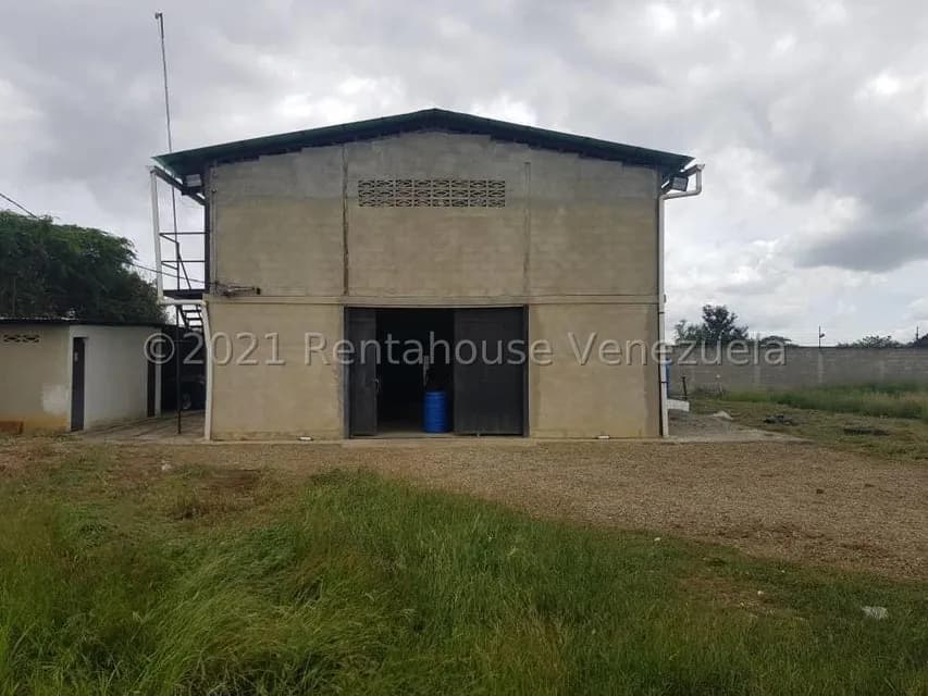 Comercial (Galpon - Deposito) en Venta en Parroquia Tamaca, Lara