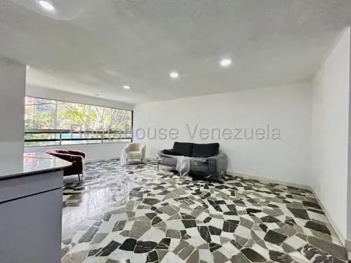 Magnífico Apartamento Recién Remodelado, Se Vende Totalmente Amoblado Y Con Línea Blanca Nueva De Paquete. Carlos Manuel Mollejas. Mls# 26-17290.
