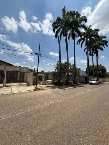 Potencial Ilimitado En Guaparo: Casa Con Amplio Terreno En Venta