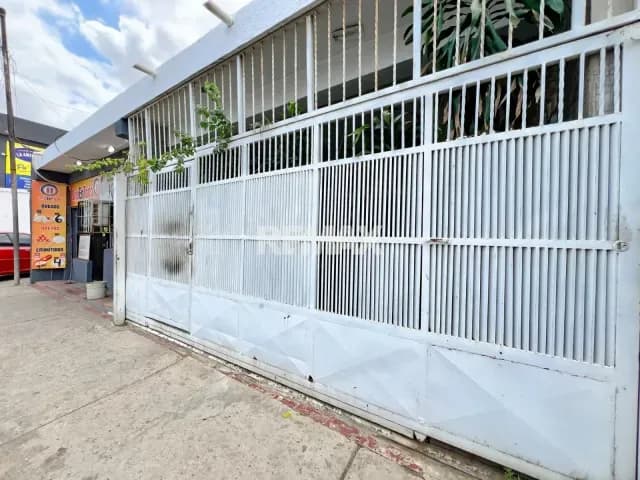 Casa comercial en venta en la Urbanización Cuatricentenario, Maracaibo