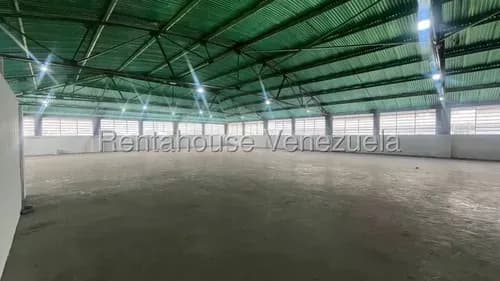 Galpón En Alquiler En Los Ruices Sur Con Rampa De Carga Para Gandolas Y Montacargas Exclusivo #26-20835
