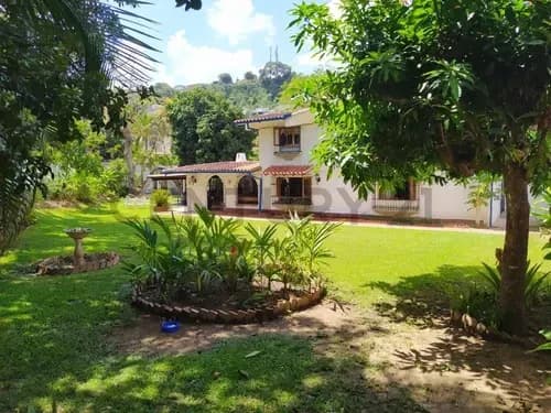Prados Del Este Envidiable Casa En Venta, Amplio Y Precioso Jardín Calle Cerrada