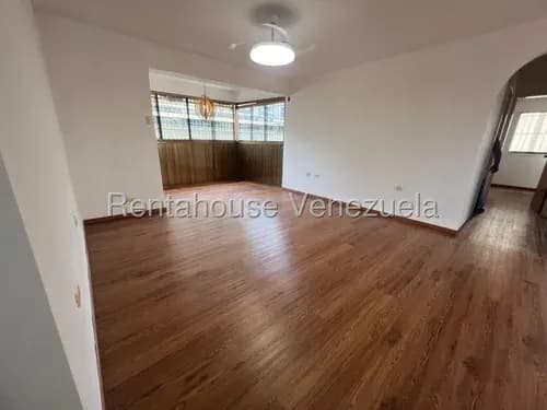 Apartamento De Oportunidad En Venta, Urb. Colinas De Bello Monte