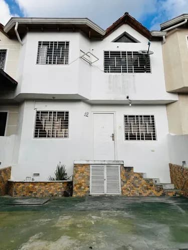 Casa En Venta Ubicada En Pueblo Nuevo, Calle San Pedro (subiendo De Villa Granadina, Urbanización Colinas Del Este).