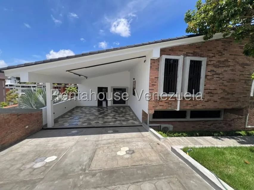 Casa (Multipes Niveles) en Venta en Cumbres de Curumo, Distrito Metropolitano