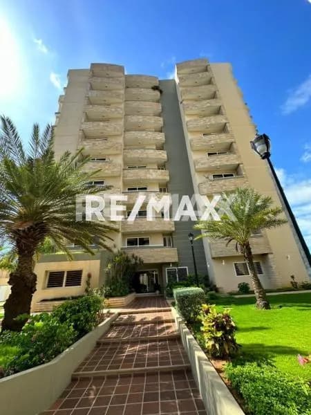 APARTAMENTO EN ALQUILER EN LAGO COUNTRY III TIPO ESTUDIO