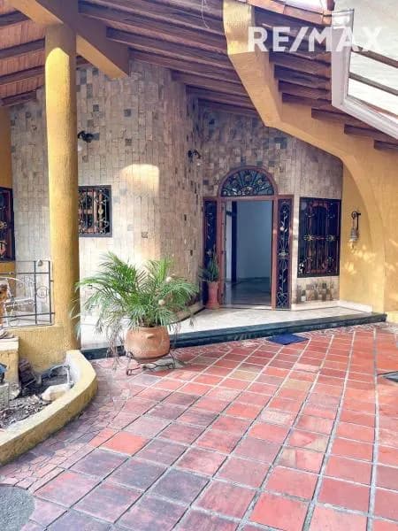 SE VENDE CASA EN LA MACHIRI
