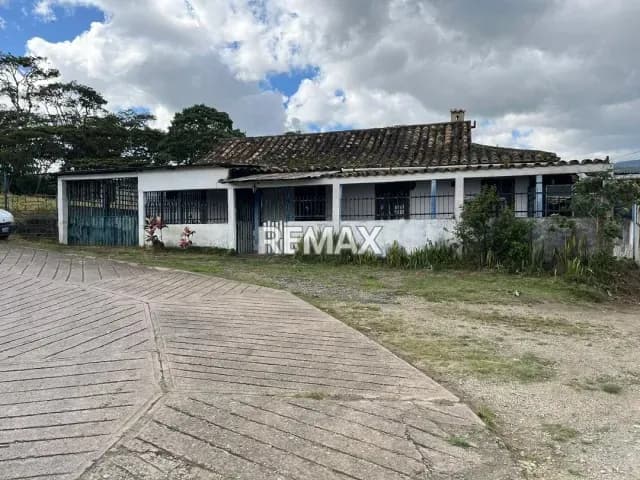 En venta Bella Casa de Campo con corredores y excelente clima de montaña Ubicada en Los Tamucos, Monte Carmelo, municipio Andrés Bello del Estado Táchira