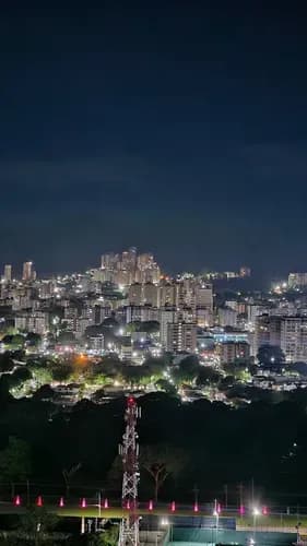 En Alquiler: Excelente Apartamento Totalmente Amoblado En Piso Alto Con Pozo De Agua, Gimnasio Y Vista Panorámica Urbanización La Trigaleña El-rd