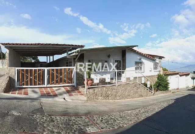 Céntrica Casa actualizada y queda semiamoblada en venta Casco central sector el Corozo Escuque