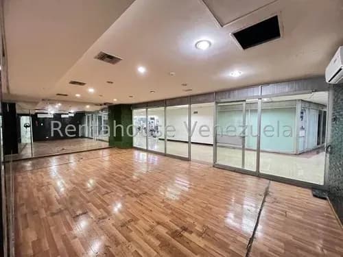 Local En Alquiler Con Aire Acondicionado Y Baño Privado En Los Palos Grandes #25-6993