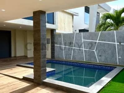 Para Alquiler Moderna Casa Bote A