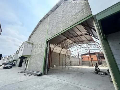 Diana Blanco Vende En Complejo Industrial Un Amplio Galpón En Zona Industrial Ii Barquisimeto, Área De Oficina, Entrada De Carga Y Descarga,