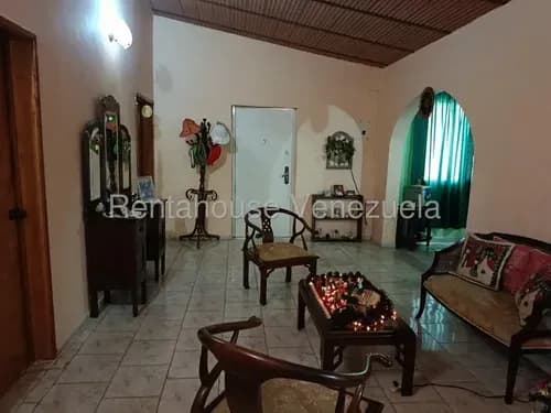 Casa En Venta En Urb. Monseñor Iturriza De Coro # 26-12499