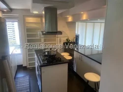 Estupendo Apartamento En Alquiler Los Dos Caminos. Cira Simancas Mls #26-17296