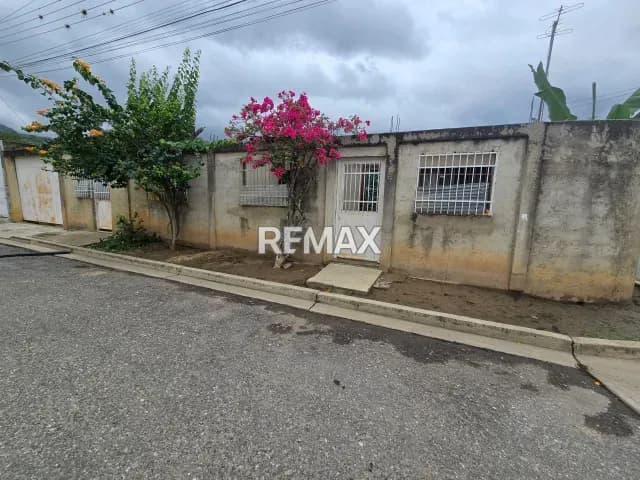 SE VENDE CASA UBICADA EN LA CUMACA SAN DIEGO