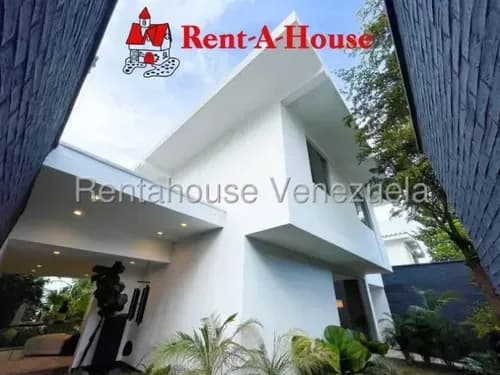 Casa Remodelada En Venta En Santa Eduvigis 26-1126