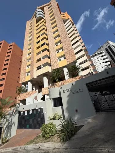 Venta Apartamento En El Parral Totalmente Amoblado Piscina (solo Clientes) Lrp-rm