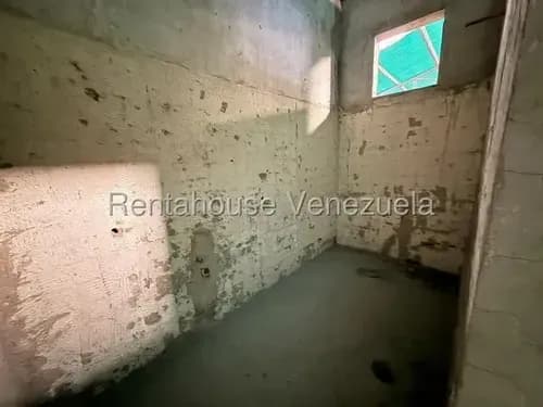 Julio Martínez Vende Amplio Galpón En La Avenida Florencio Jiménez, Barquisimeto, Cód. 26-12426, Ideal Para Invertir.