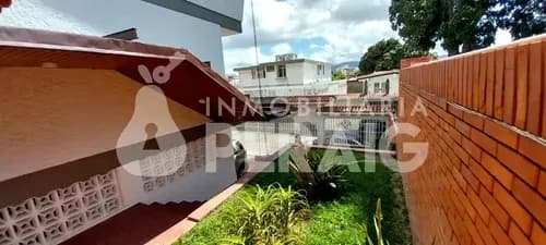 Venta /casa A Remodelar/ El Marqués/ 504m2/ 7hab - 5b - 4pe Ref: 300.000 (eg)