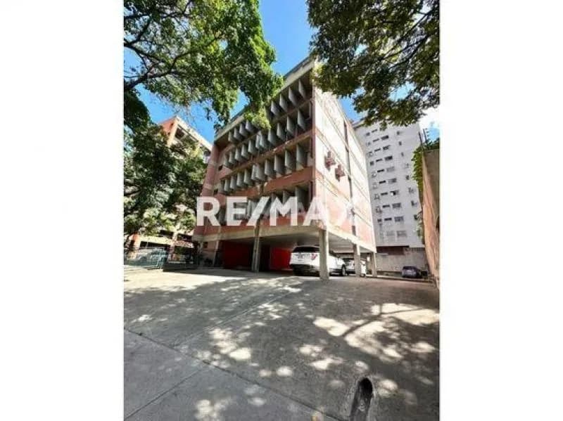 Venta de Edificio en El Rosal con espléndida ubicación 734m2